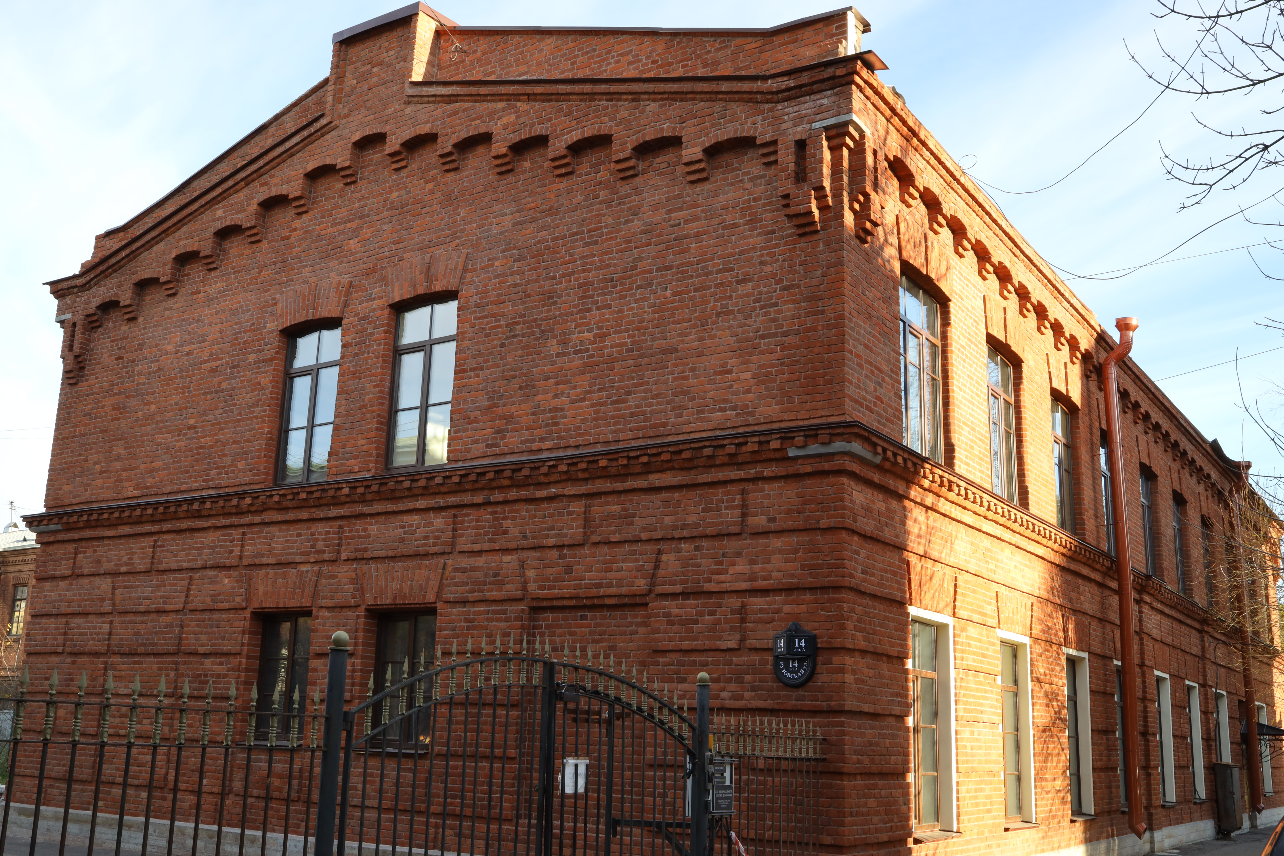 Здание Асилан